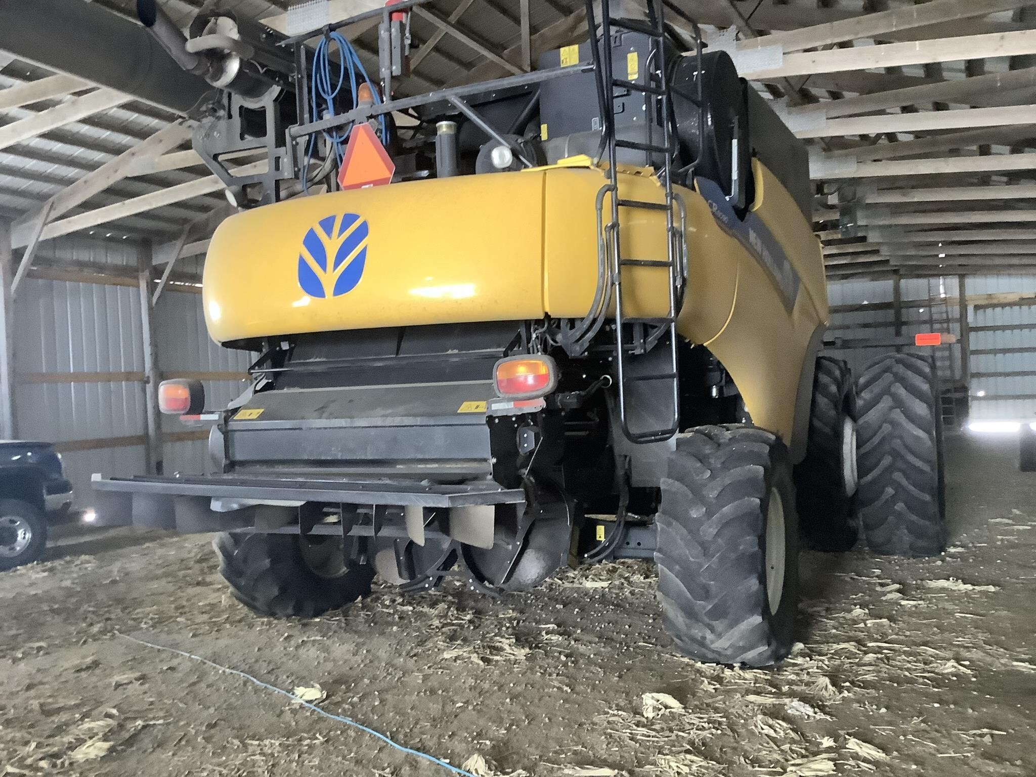 2014 New Holland CR8090 Combine