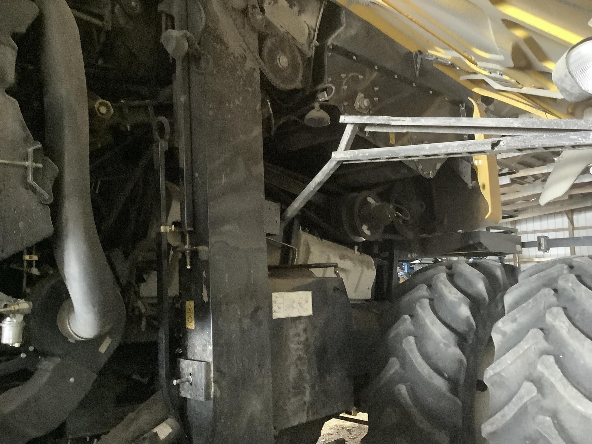 2014 New Holland CR8090 Combine