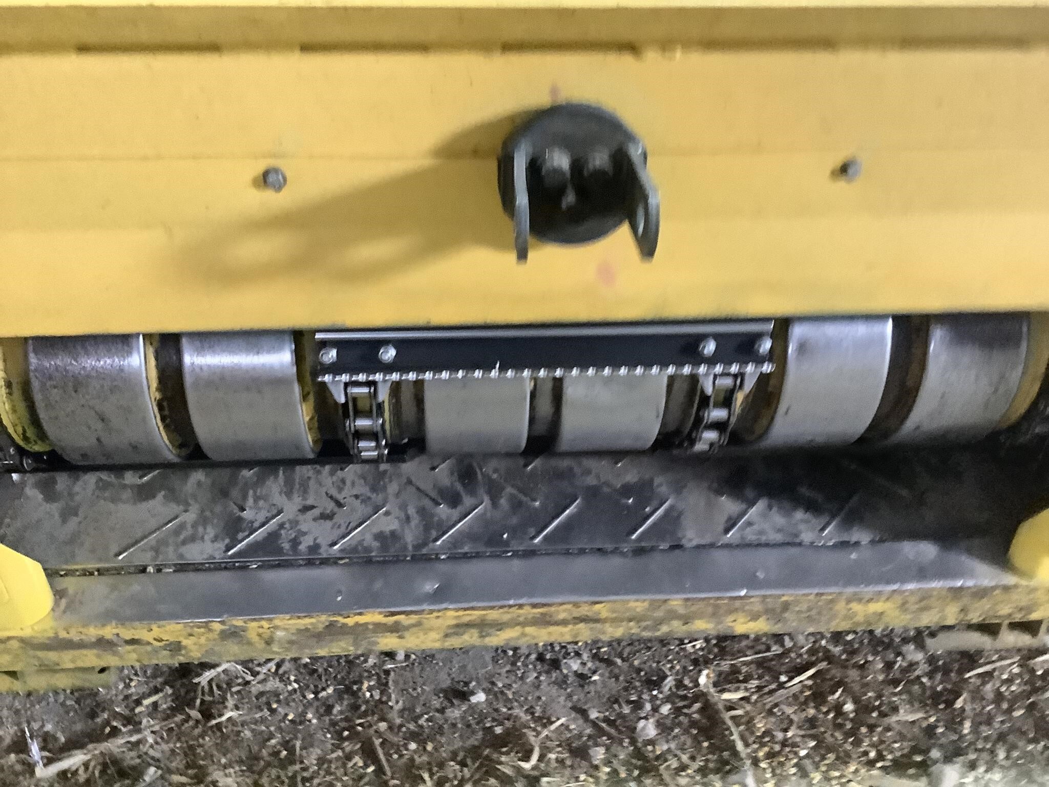 2014 New Holland CR8090 Combine