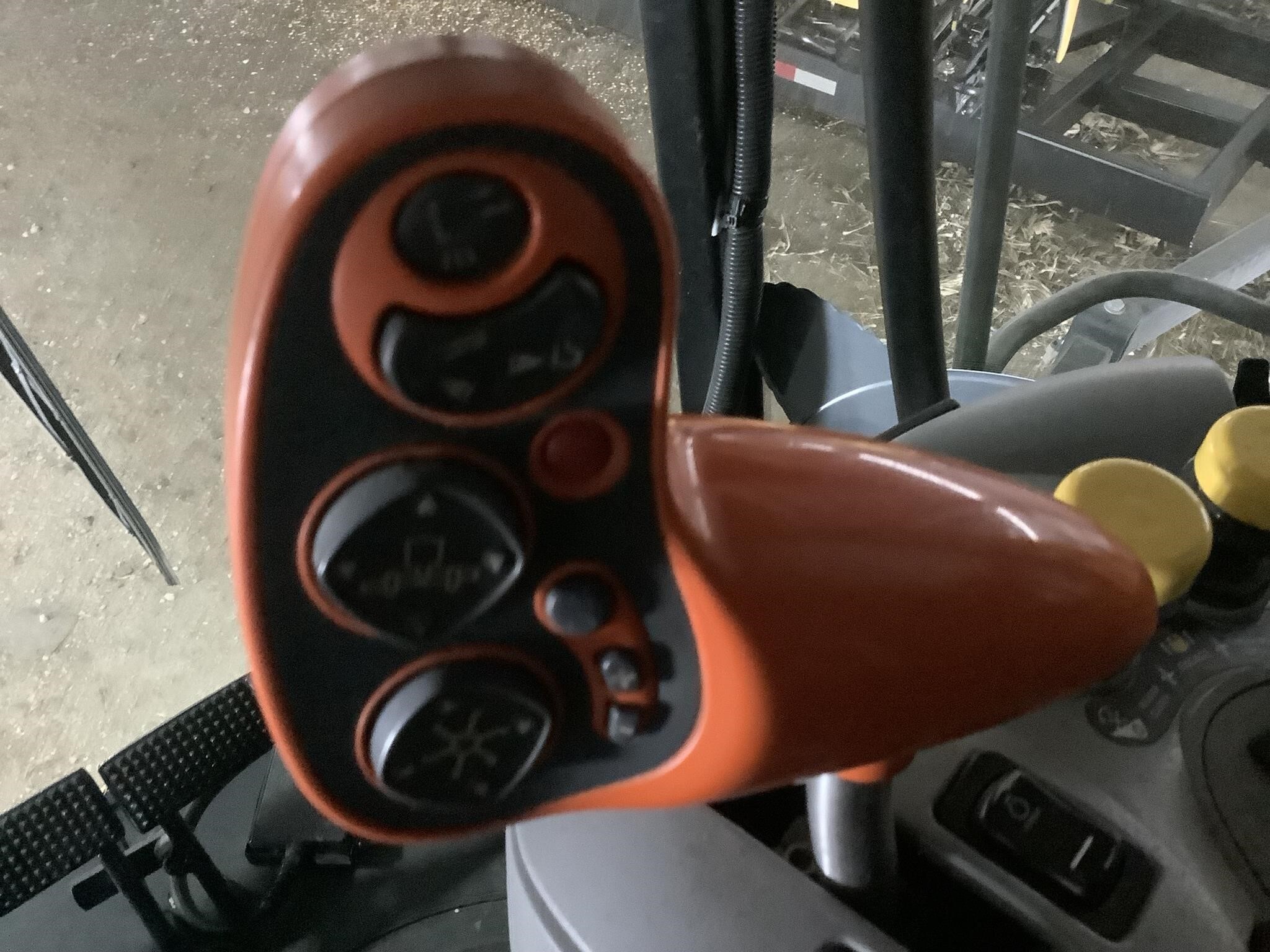 2014 New Holland CR8090 Combine