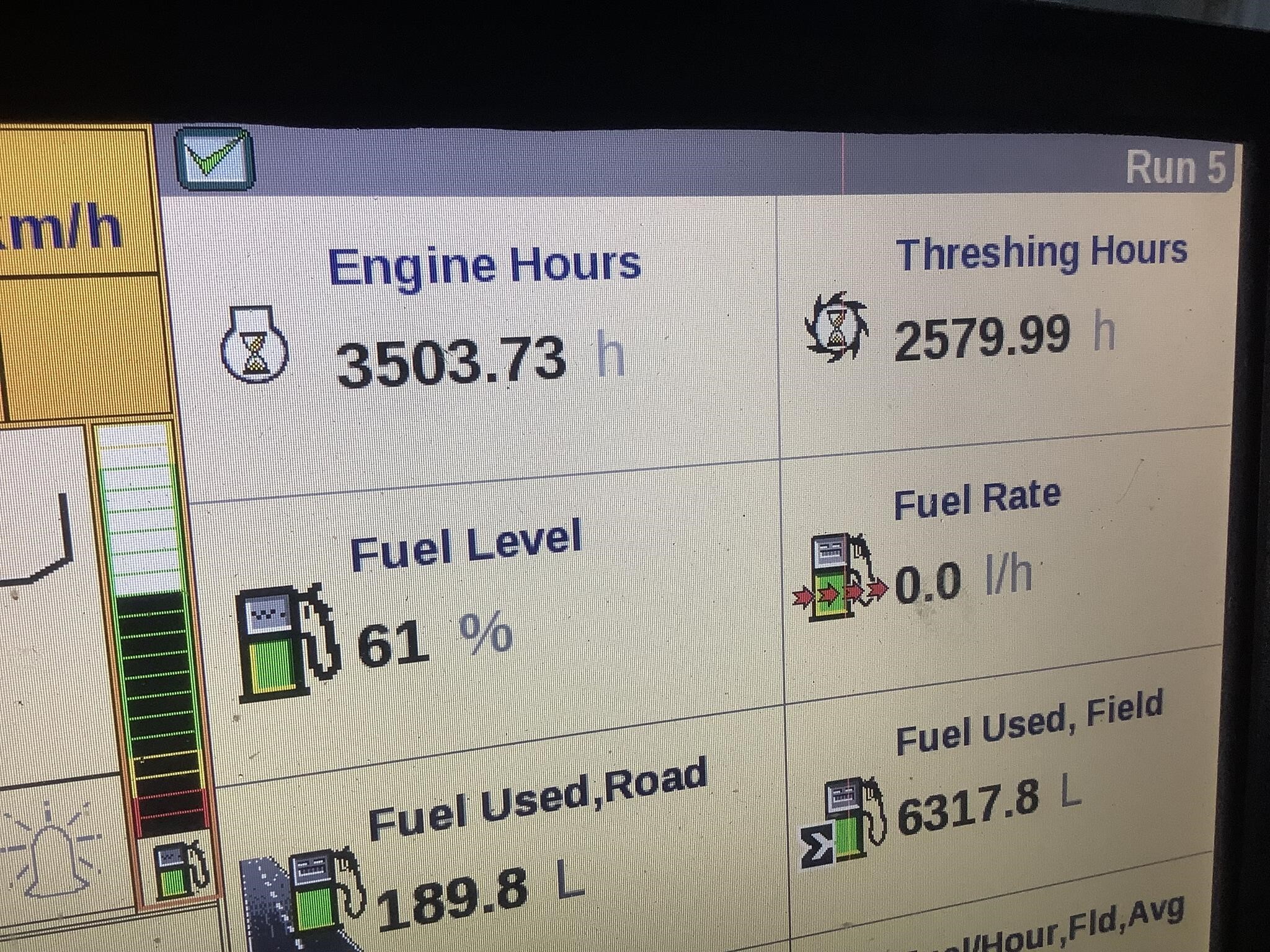2014 New Holland CR8090 Combine