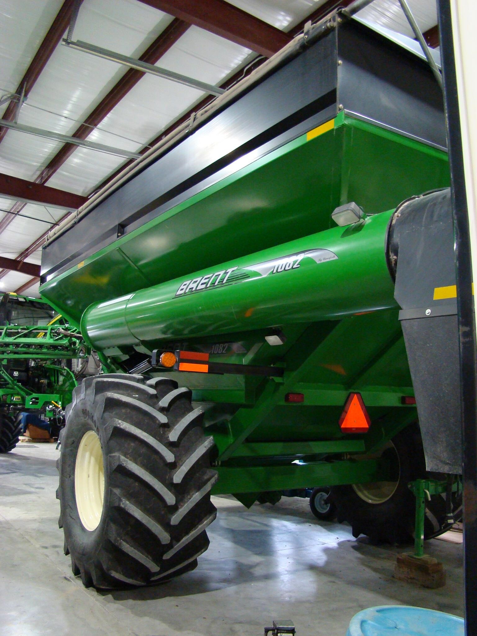 2008 Brent 1082 Grain Cart