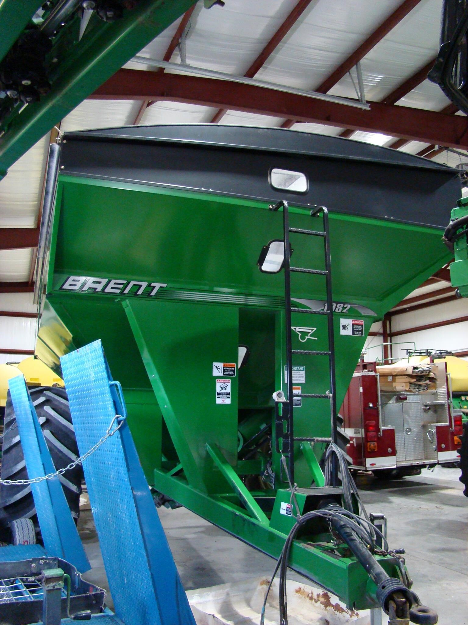 2008 Brent 1082 Grain Cart