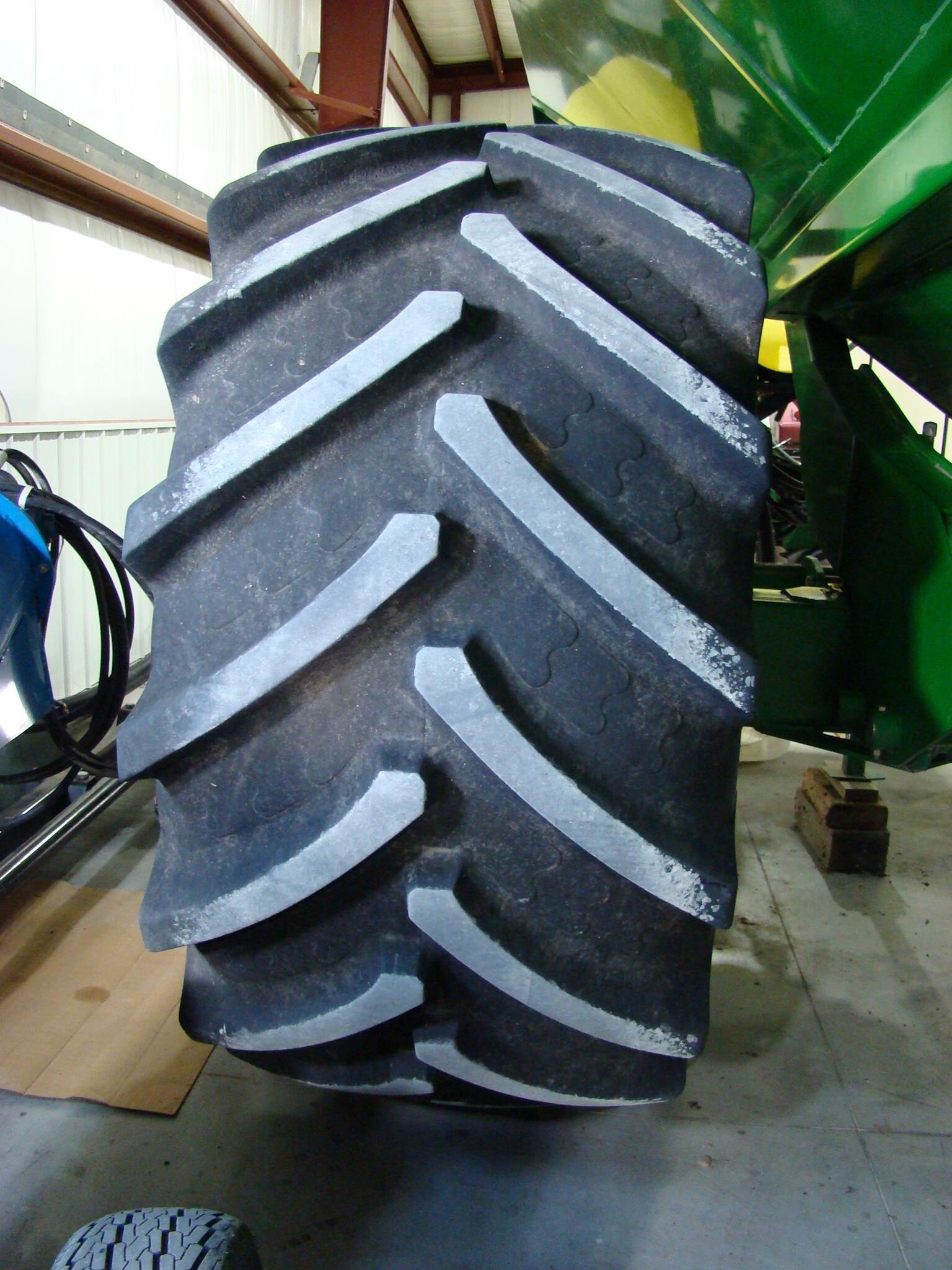2008 Brent 1082 Grain Cart