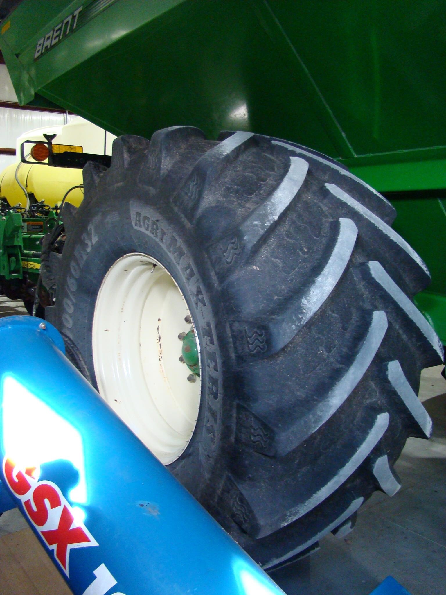 2008 Brent 1082 Grain Cart