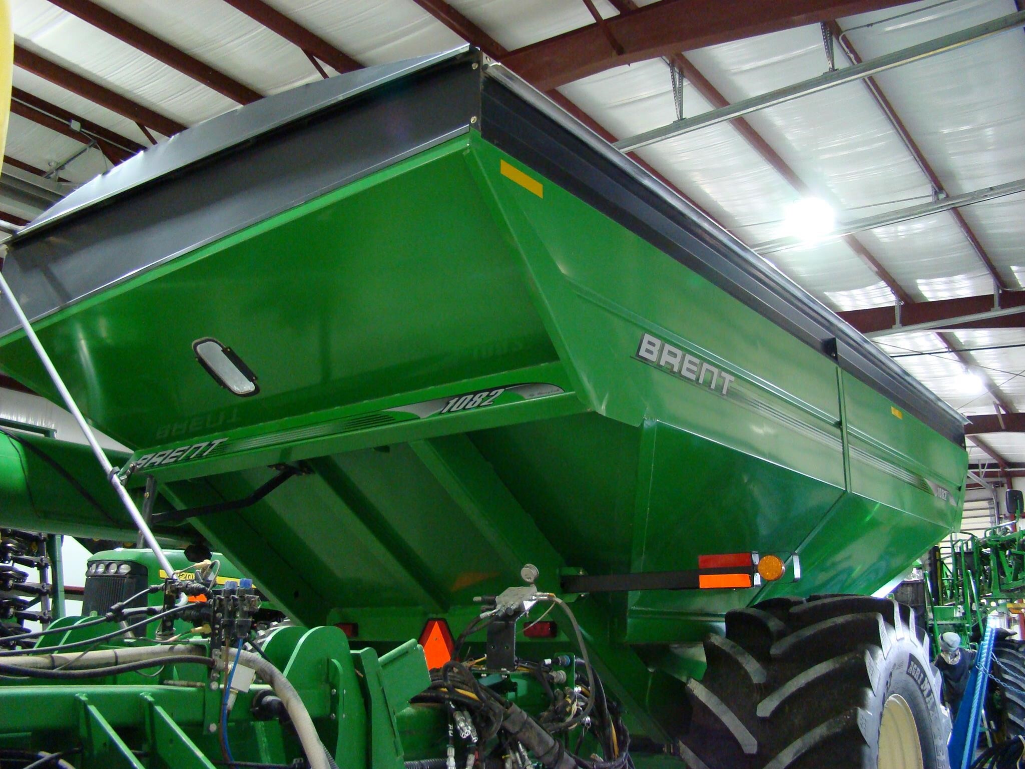 2008 Brent 1082 Grain Cart