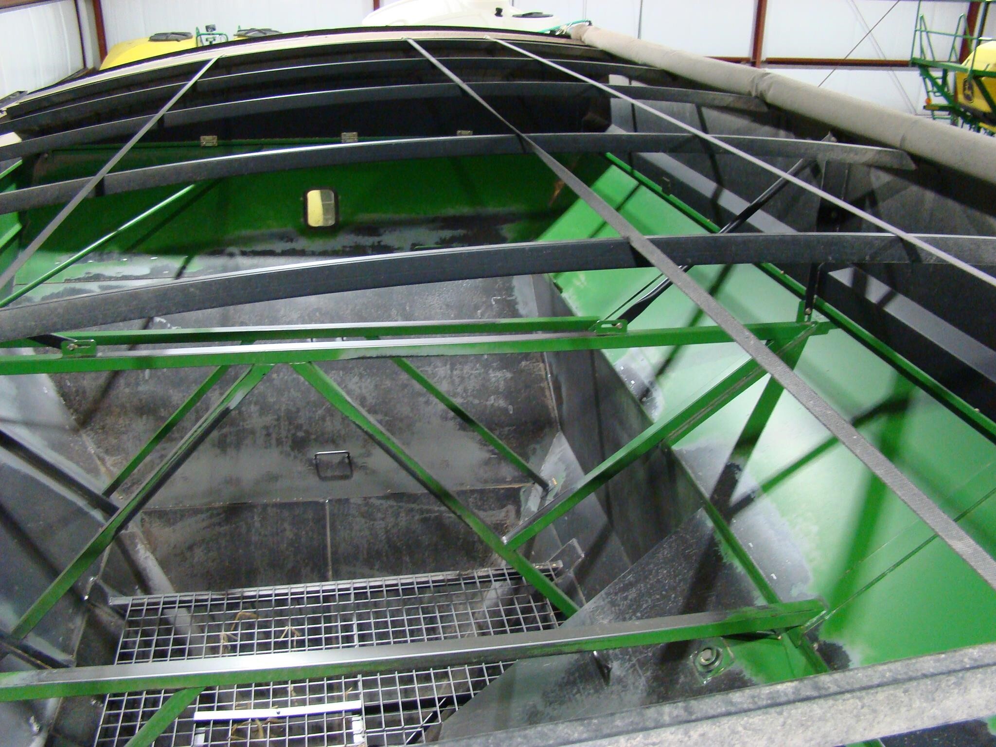 2008 Brent 1082 Grain Cart