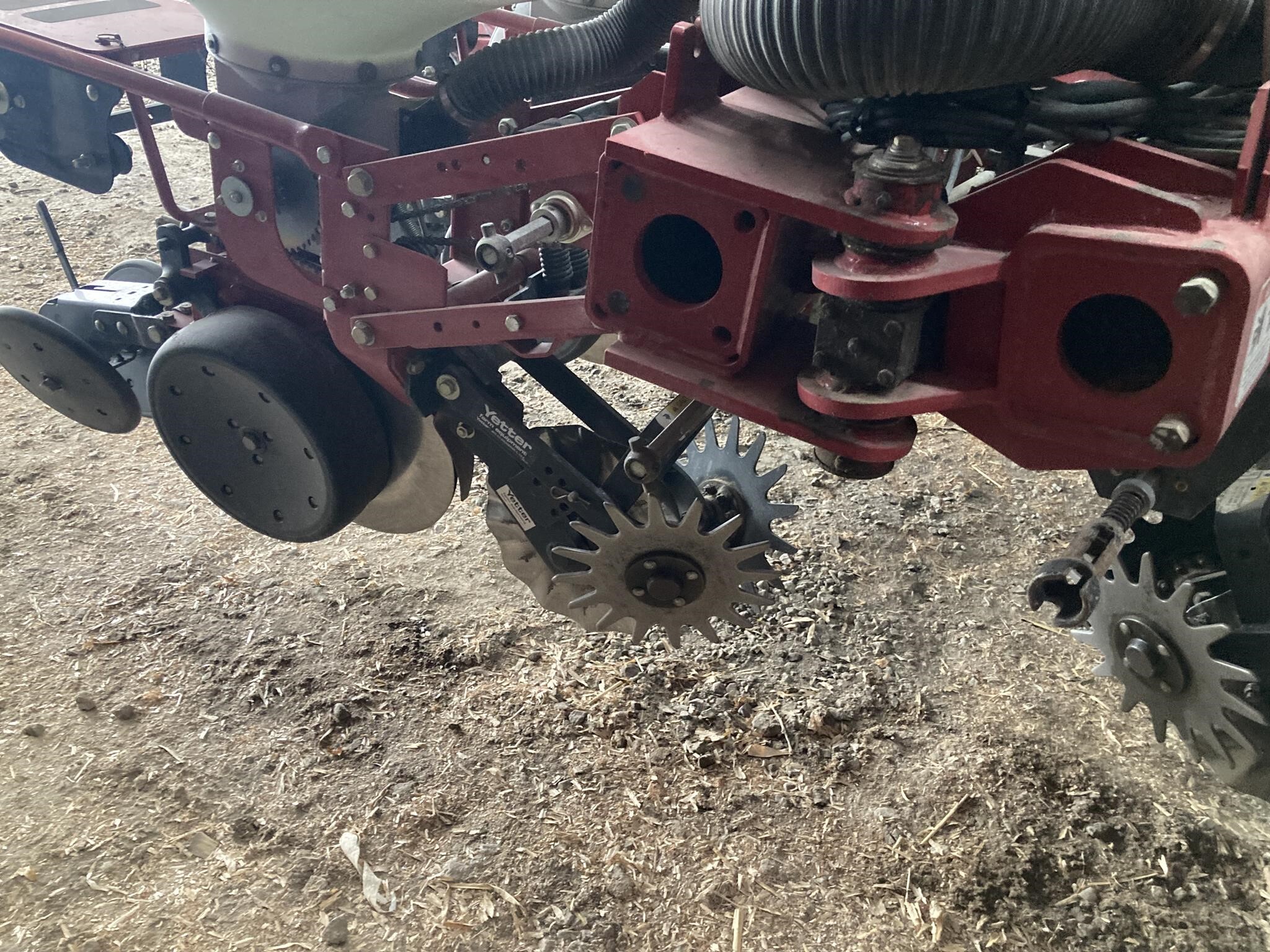 2004 White 8222 Planter