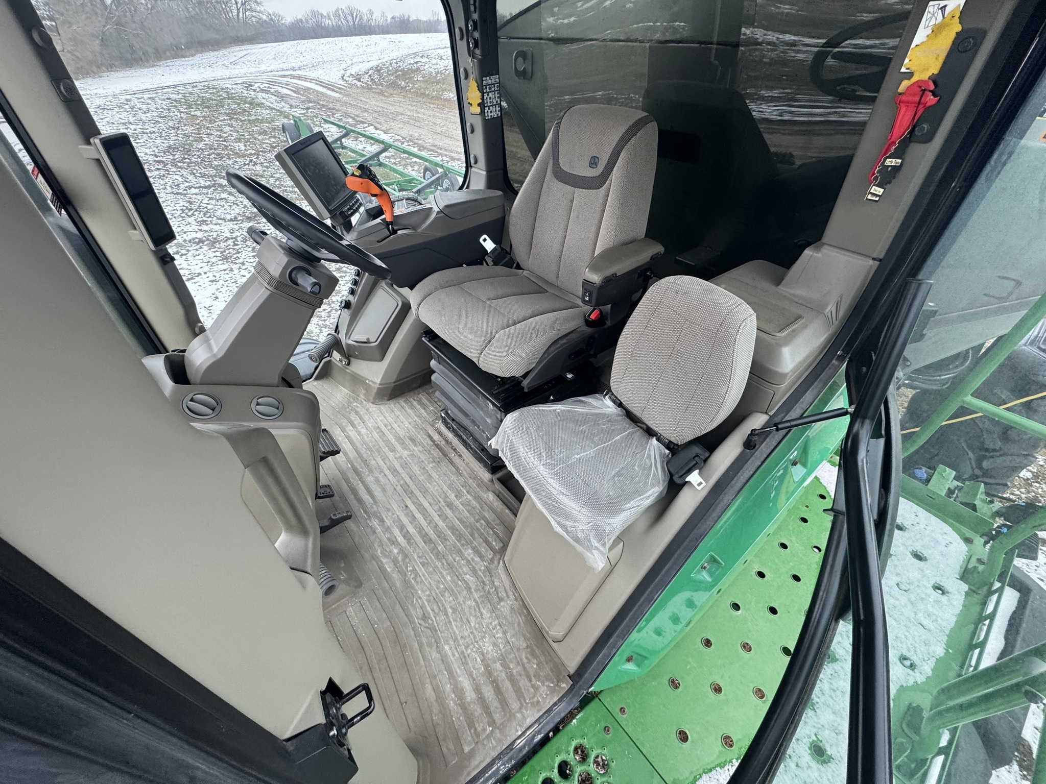 2022 John Deere 600R Loader and Skid Steer Attachment