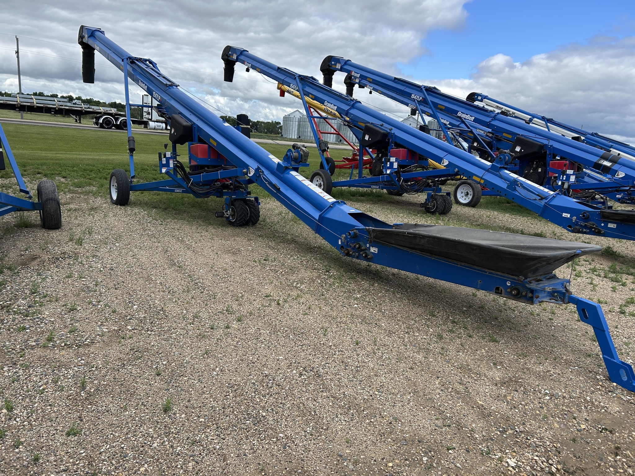 2020 Brandt 1547LP+ Augers and Conveyor