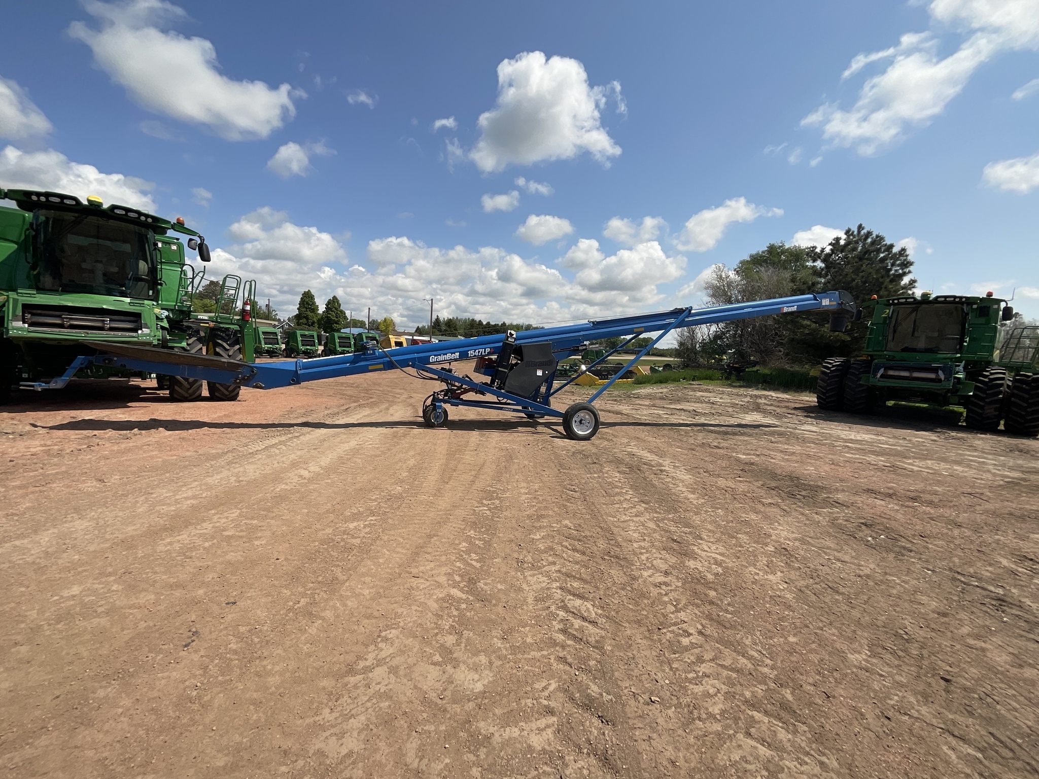 2019 Brandt 1547LP+ Augers and Conveyor