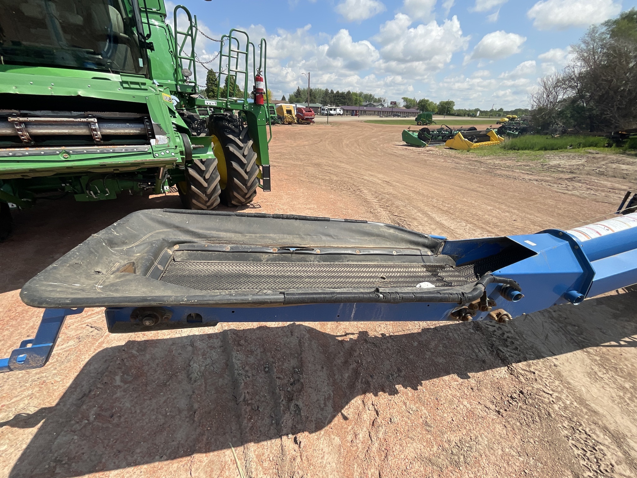 2019 Brandt 1547LP+ Augers and Conveyor