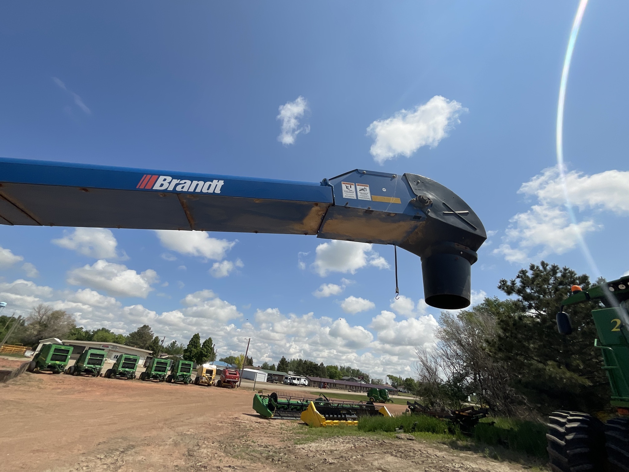 2019 Brandt 1547LP+ Augers and Conveyor
