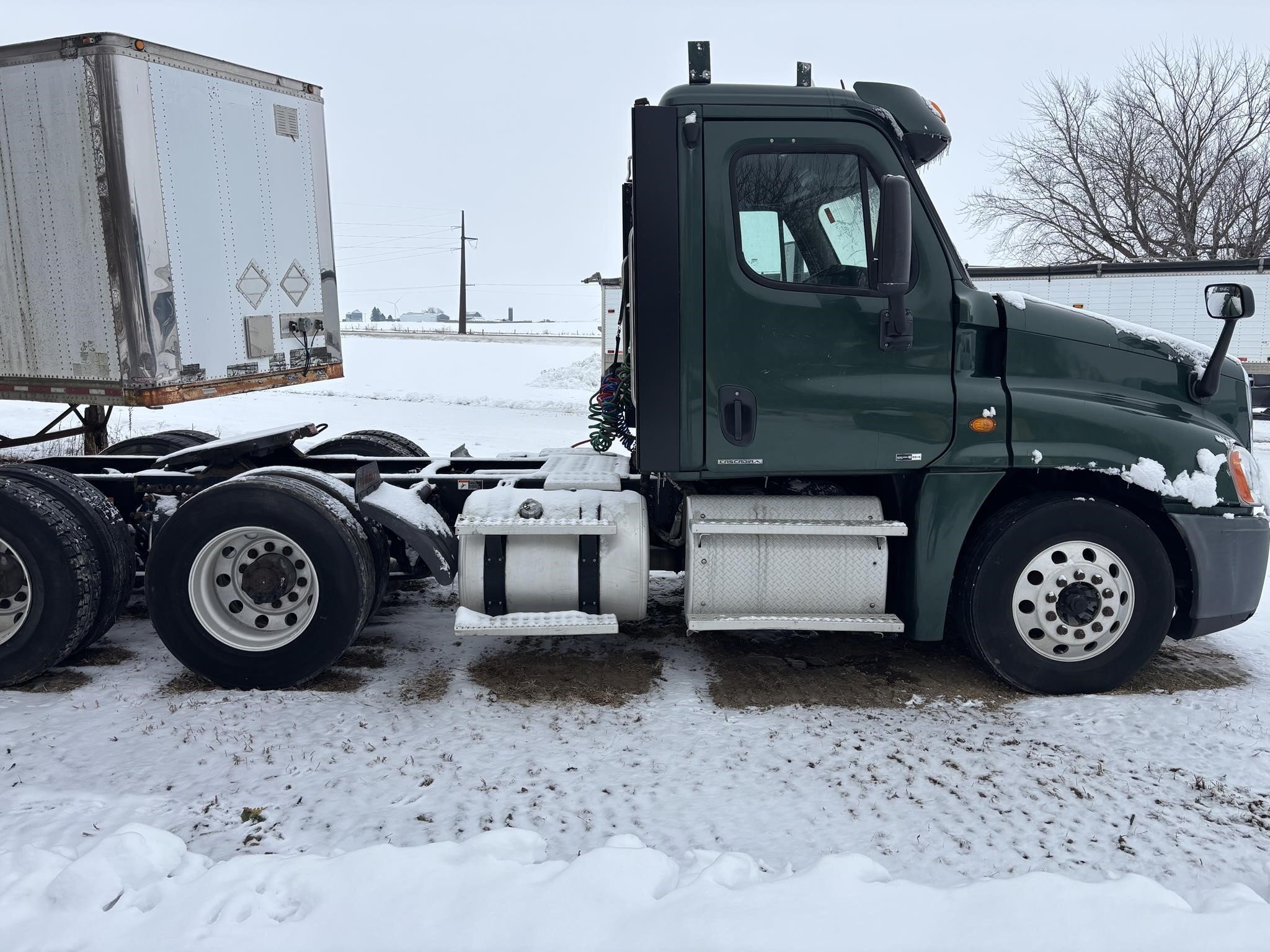 2012 Freightliner Cascadia 125 Semi Trucks/Trailer