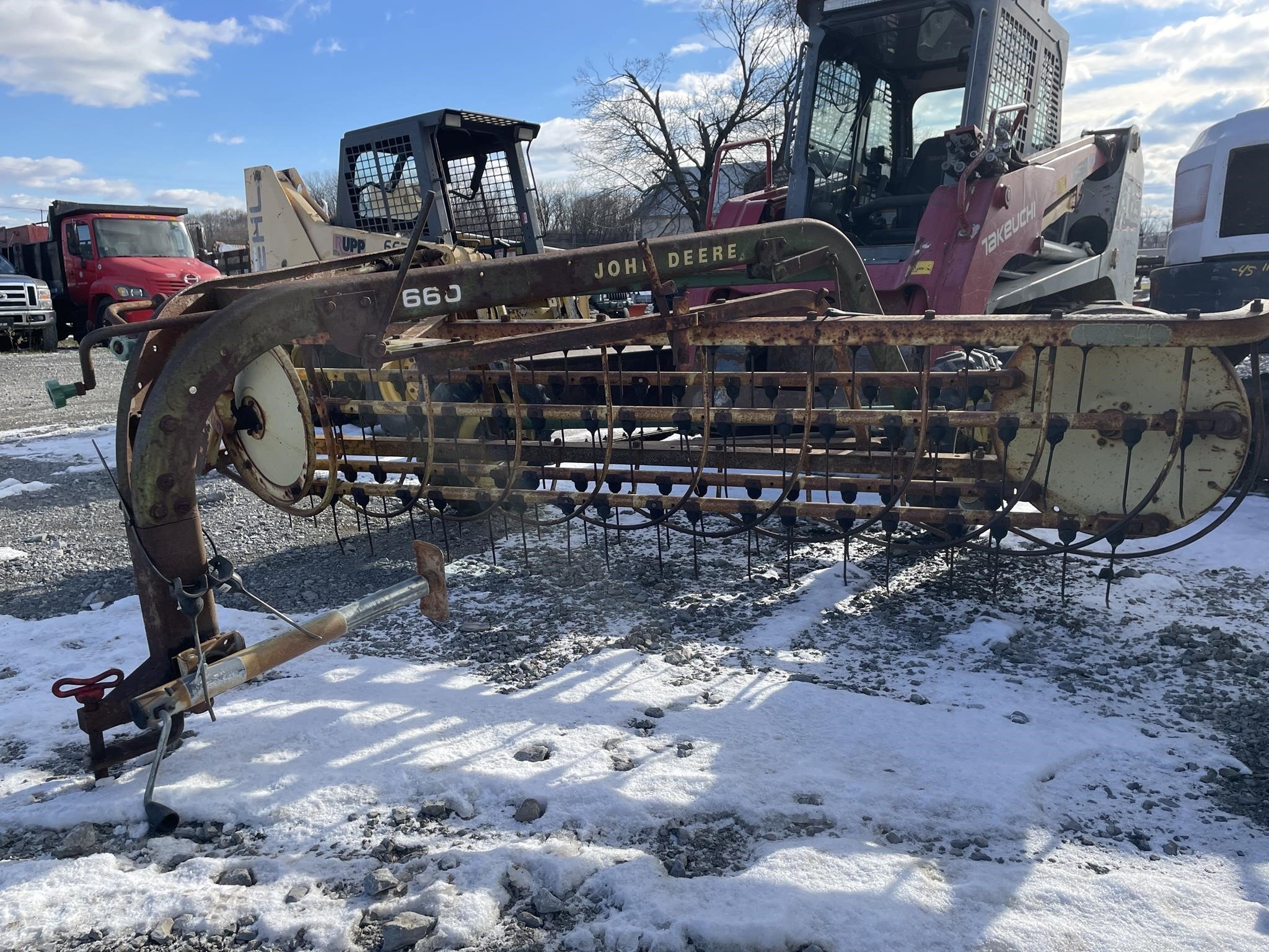  John Deere 660 Rake