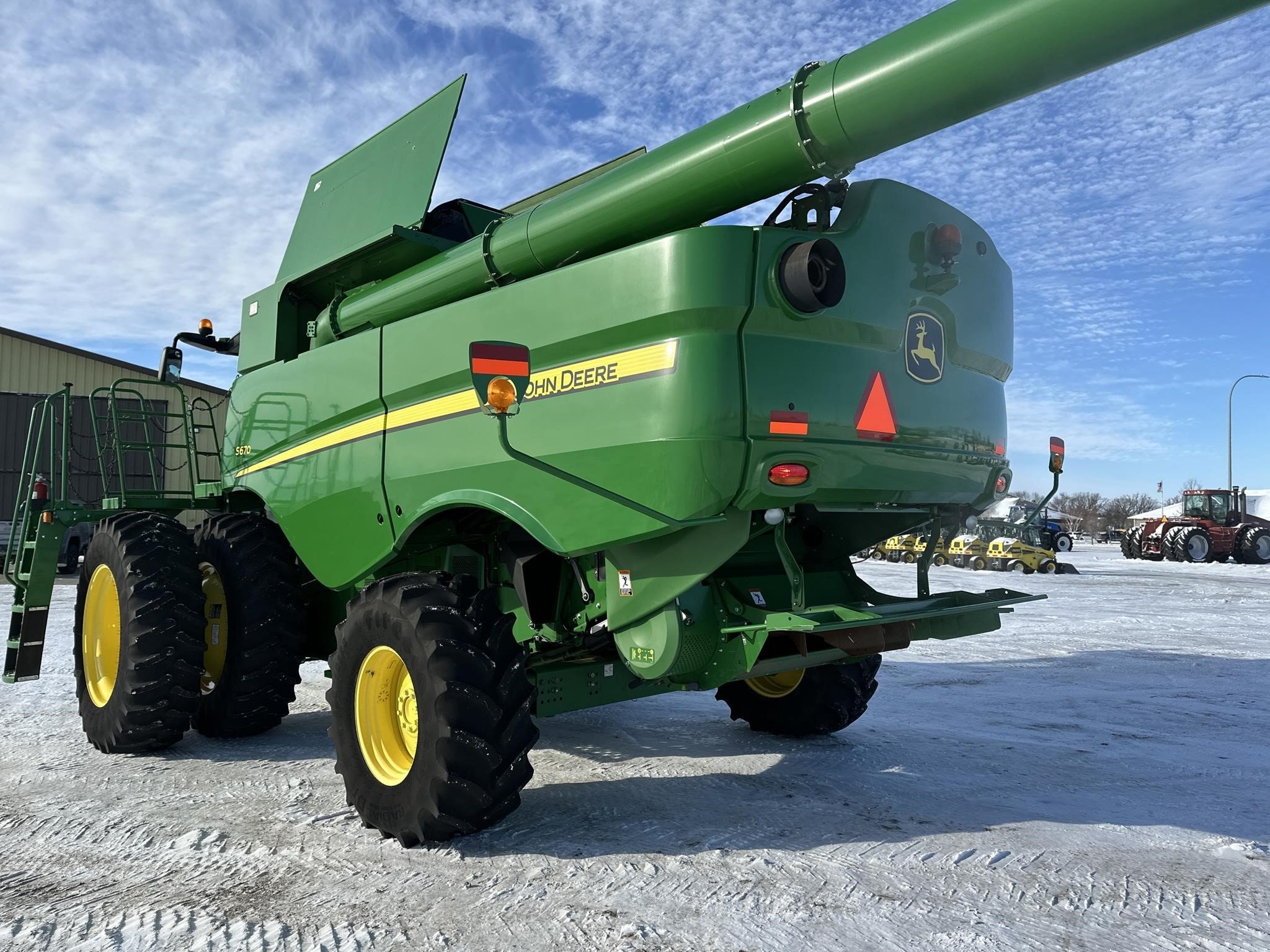 2016 John Deere S670 Combine