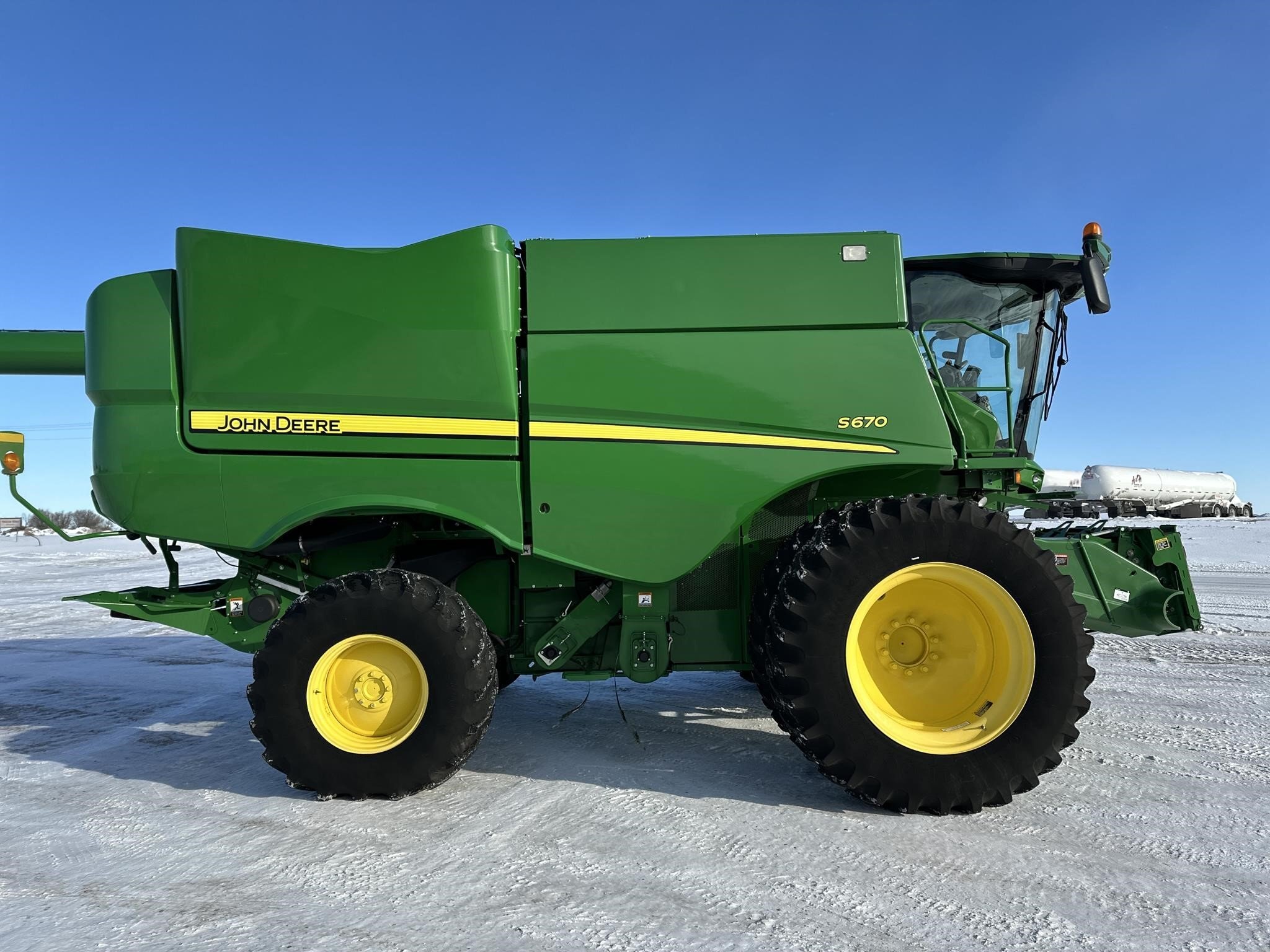 2016 John Deere S670 Combine