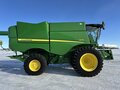 2016 John Deere S670 Combine