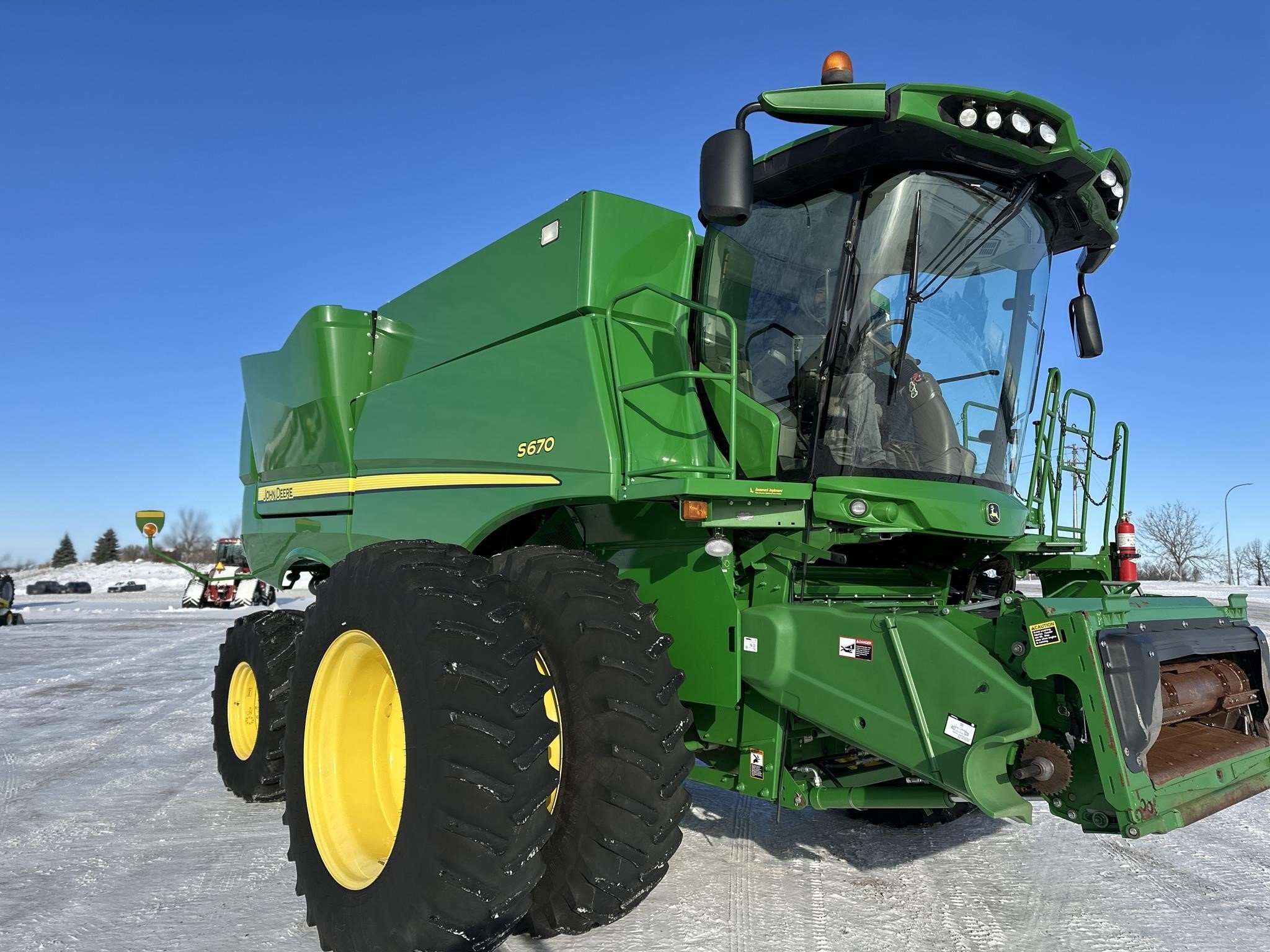 2016 John Deere S670 Combine