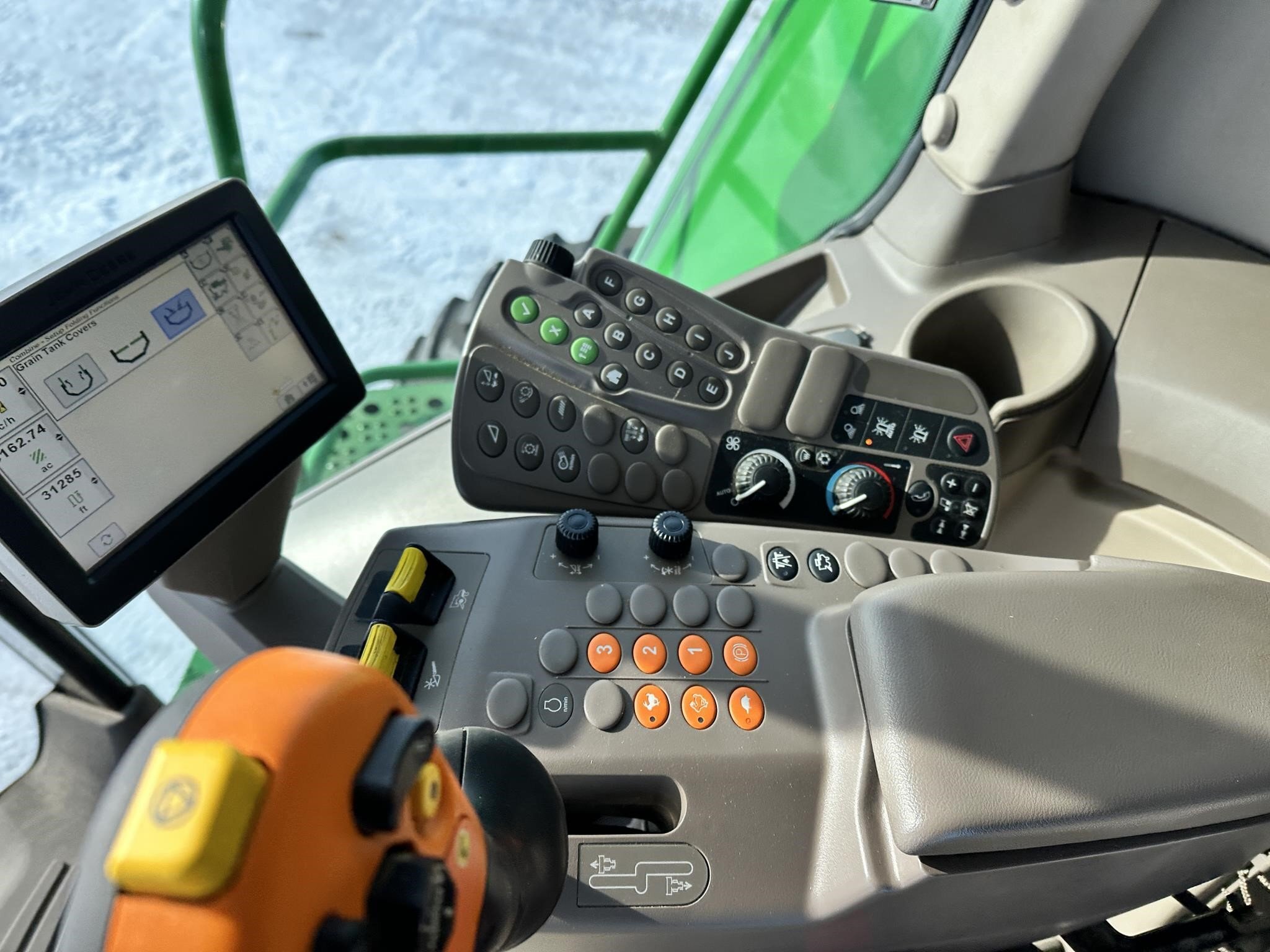 2016 John Deere S670 Combine