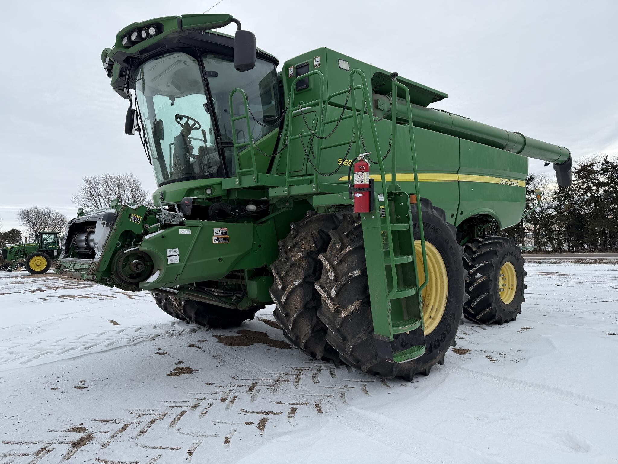 2013 John Deere S690 Combine