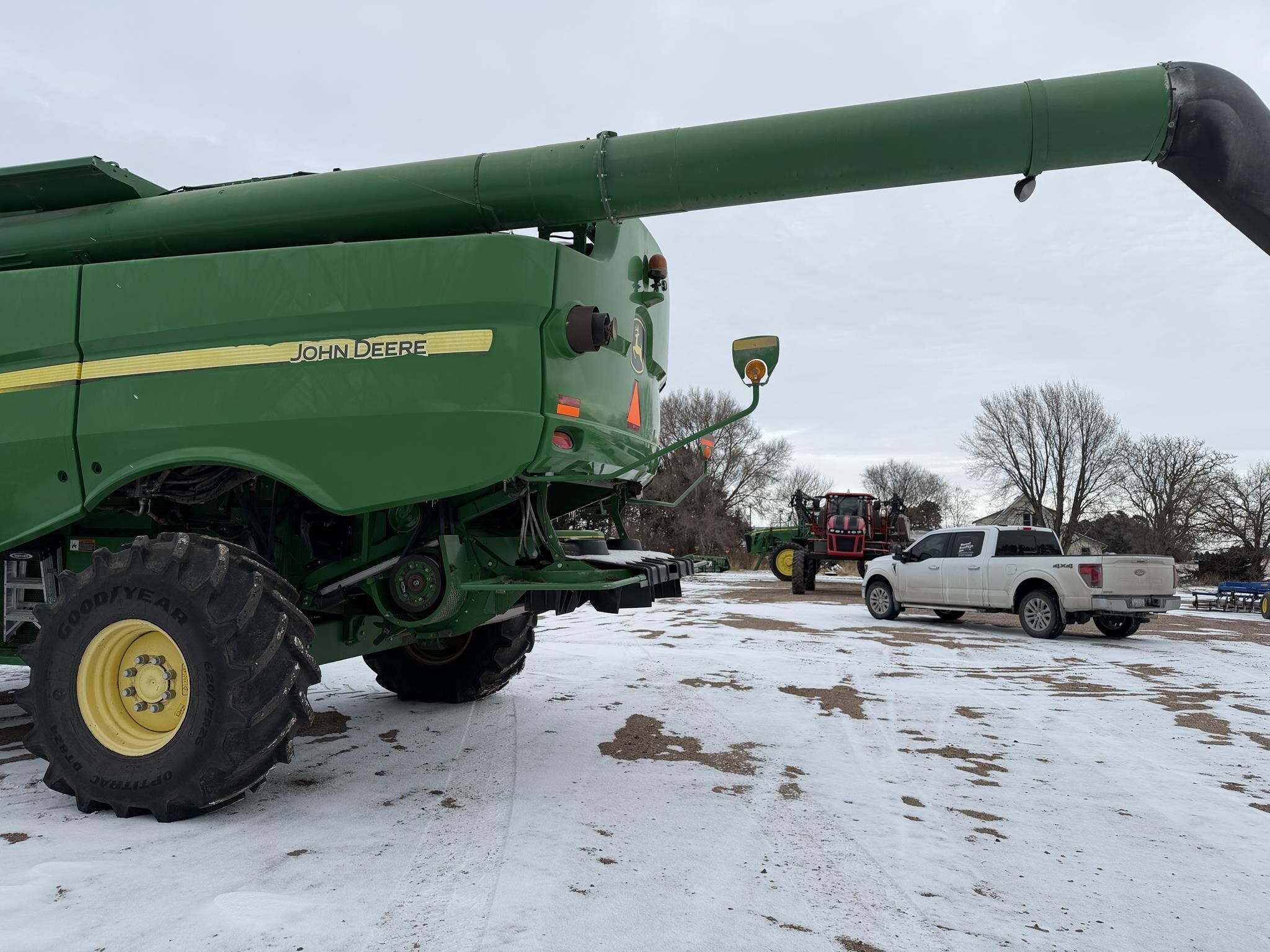 2013 John Deere S690 Combine
