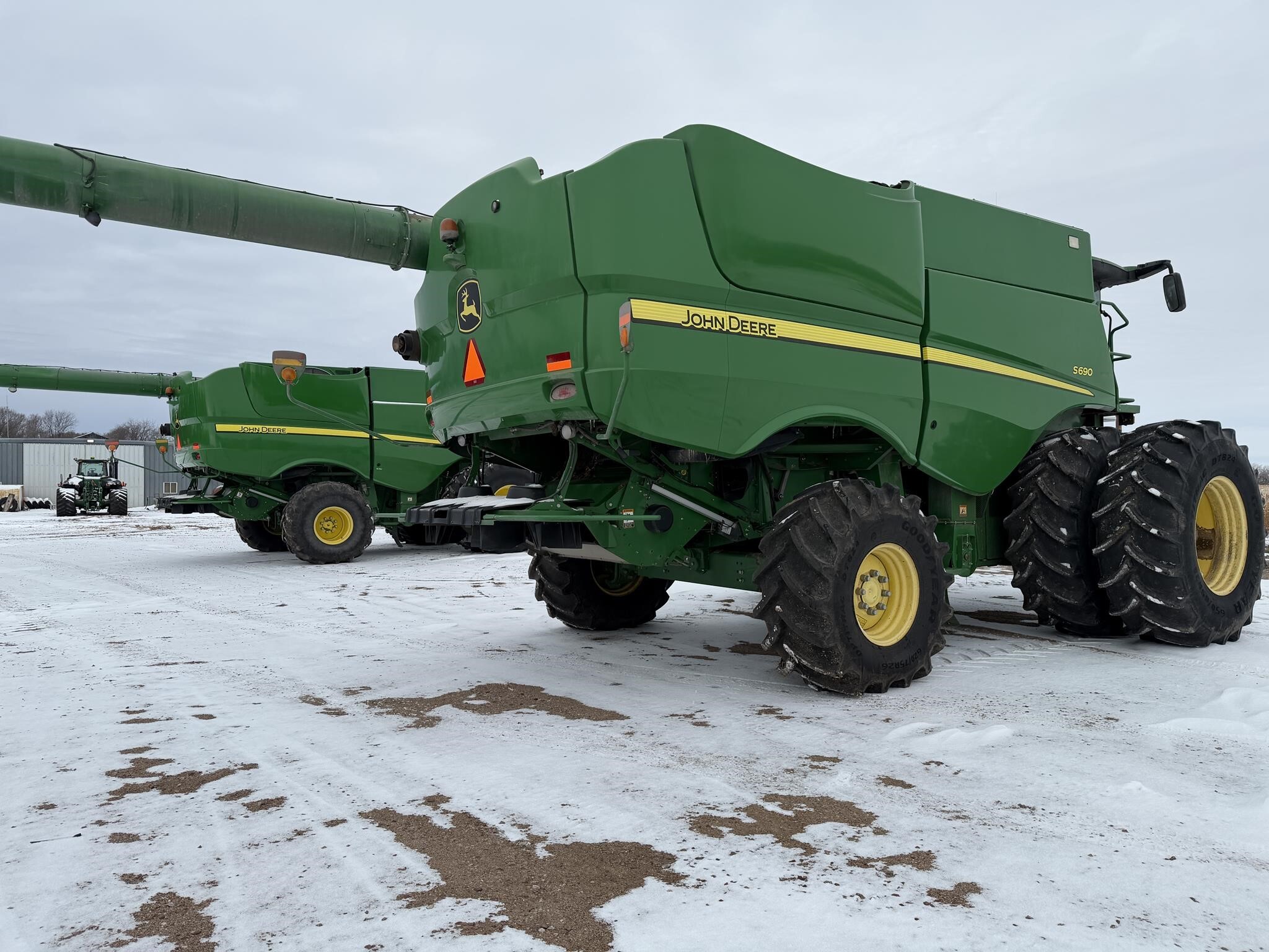 2013 John Deere S690 Combine