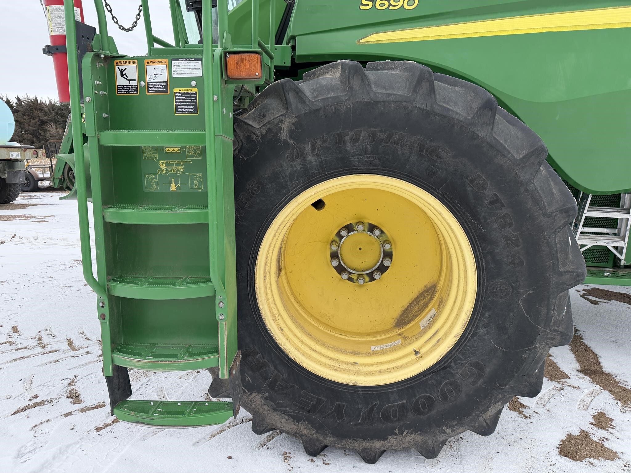 2013 John Deere S690 Combine