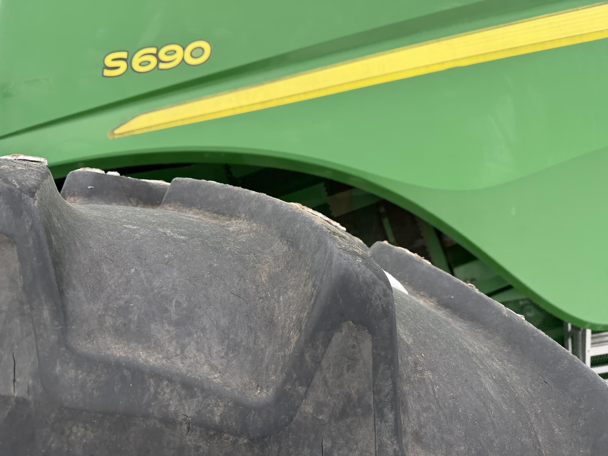 2013 John Deere S690 Combine