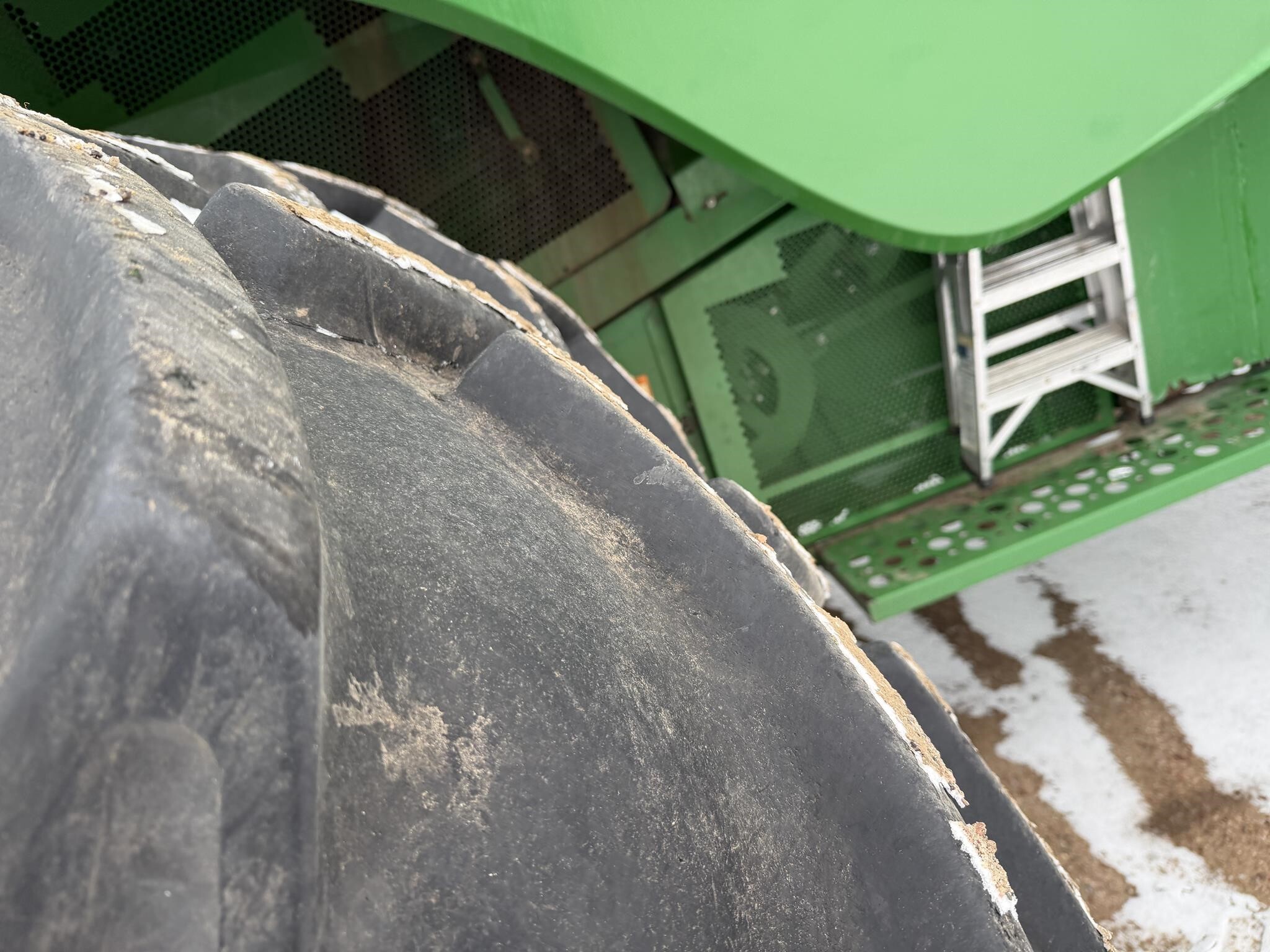 2013 John Deere S690 Combine