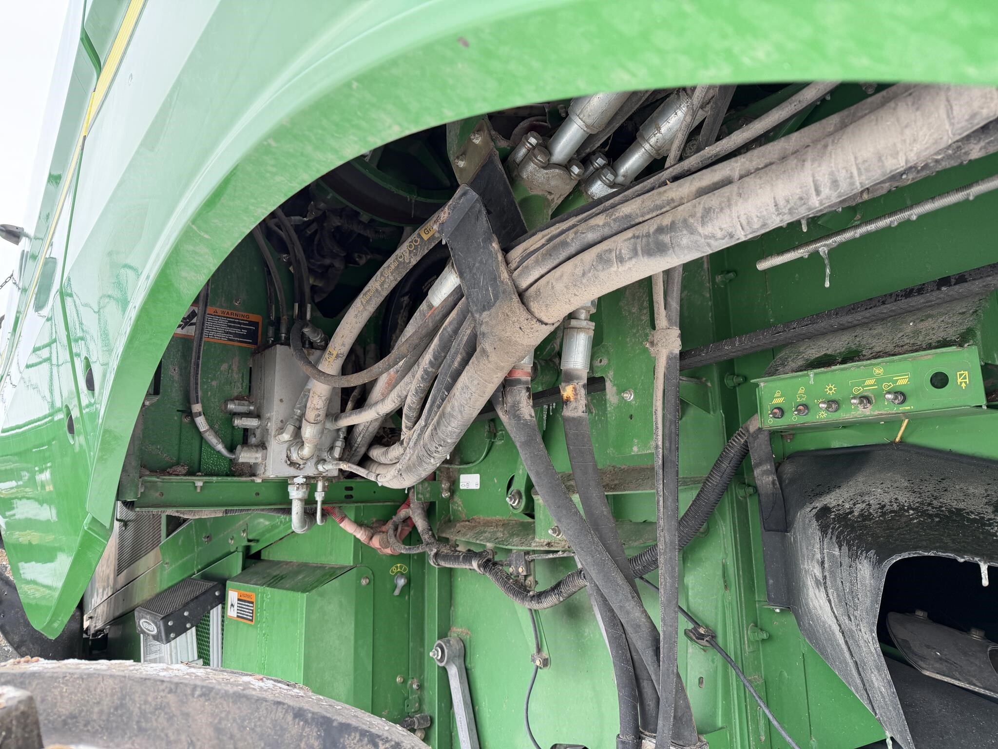 2013 John Deere S690 Combine