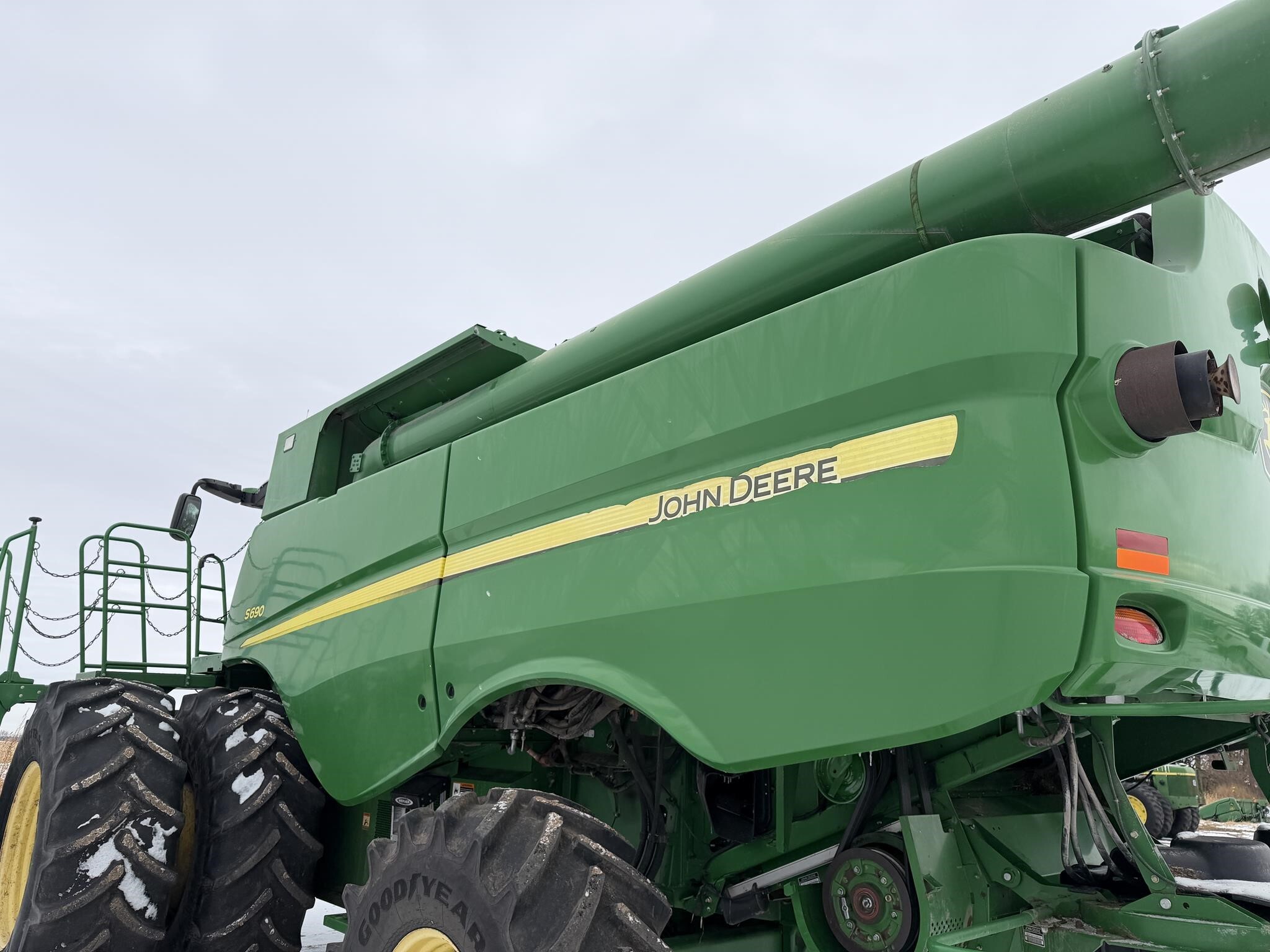 2013 John Deere S690 Combine