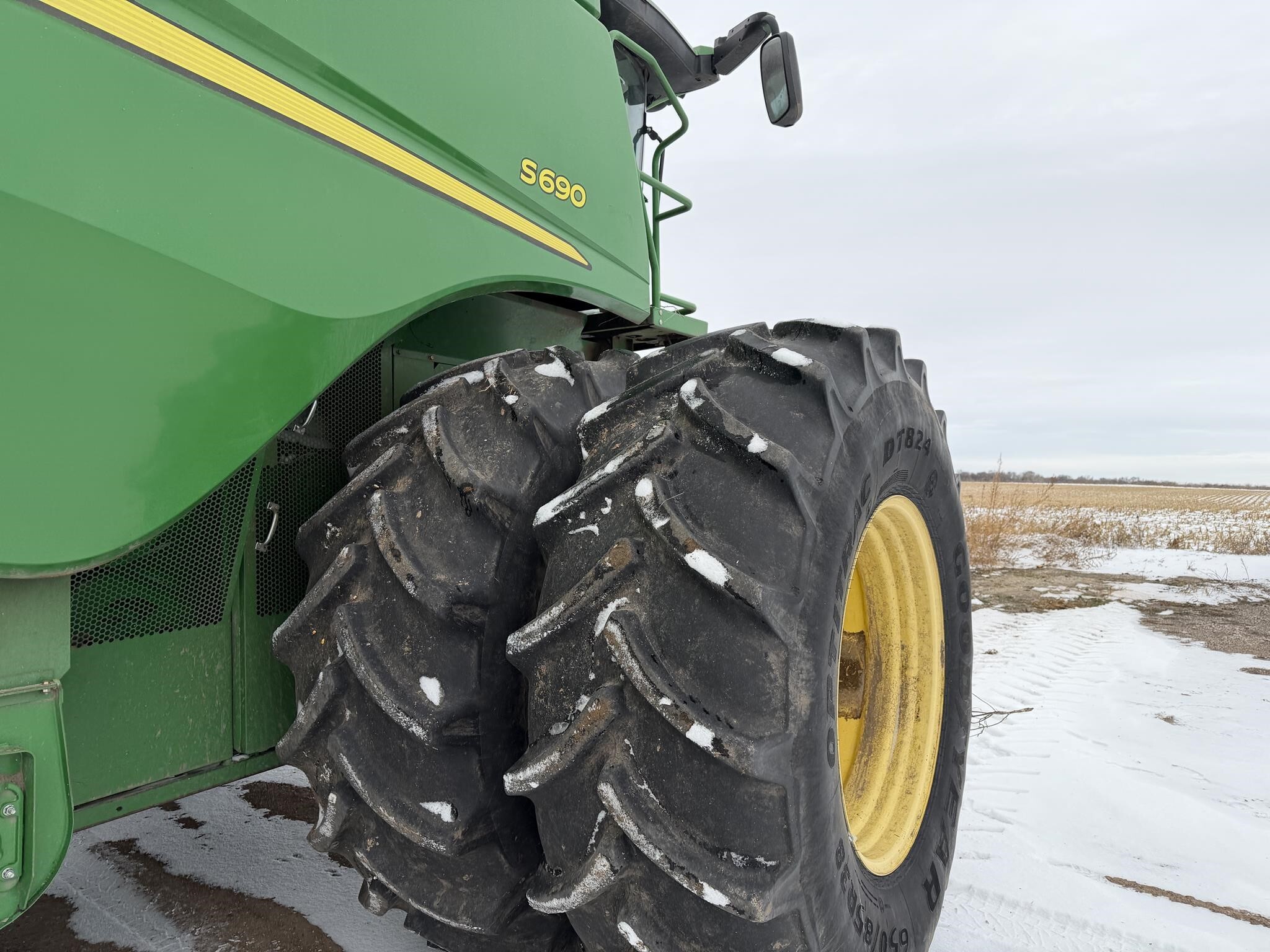 2013 John Deere S690 Combine