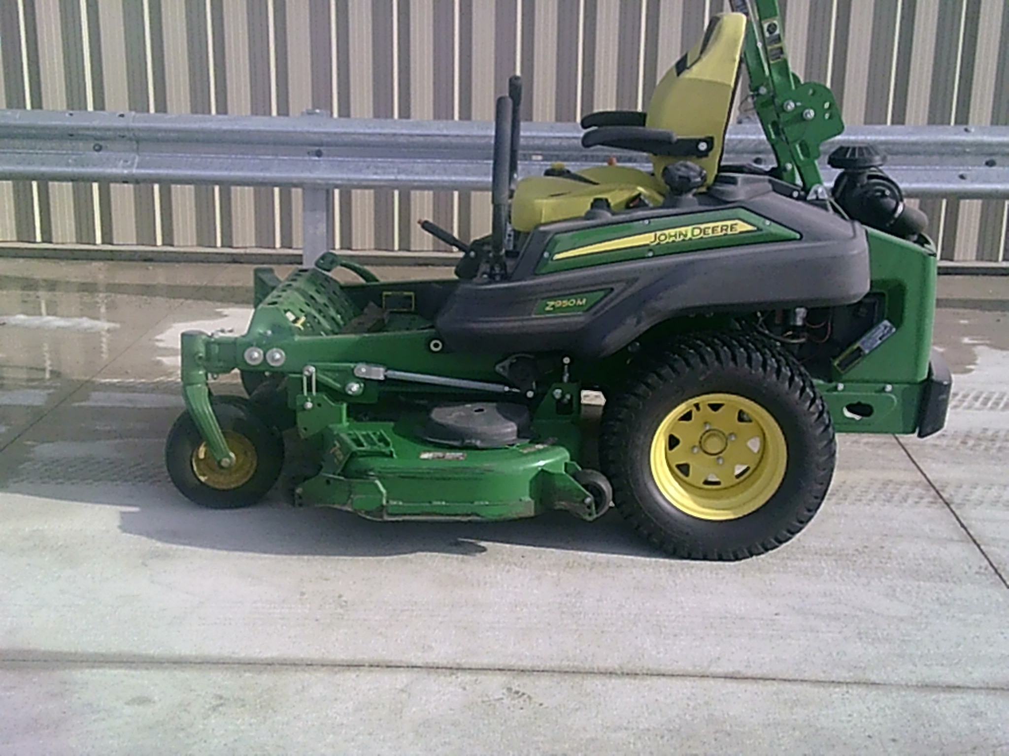 2022 John Deere Z950M Lawn Mower