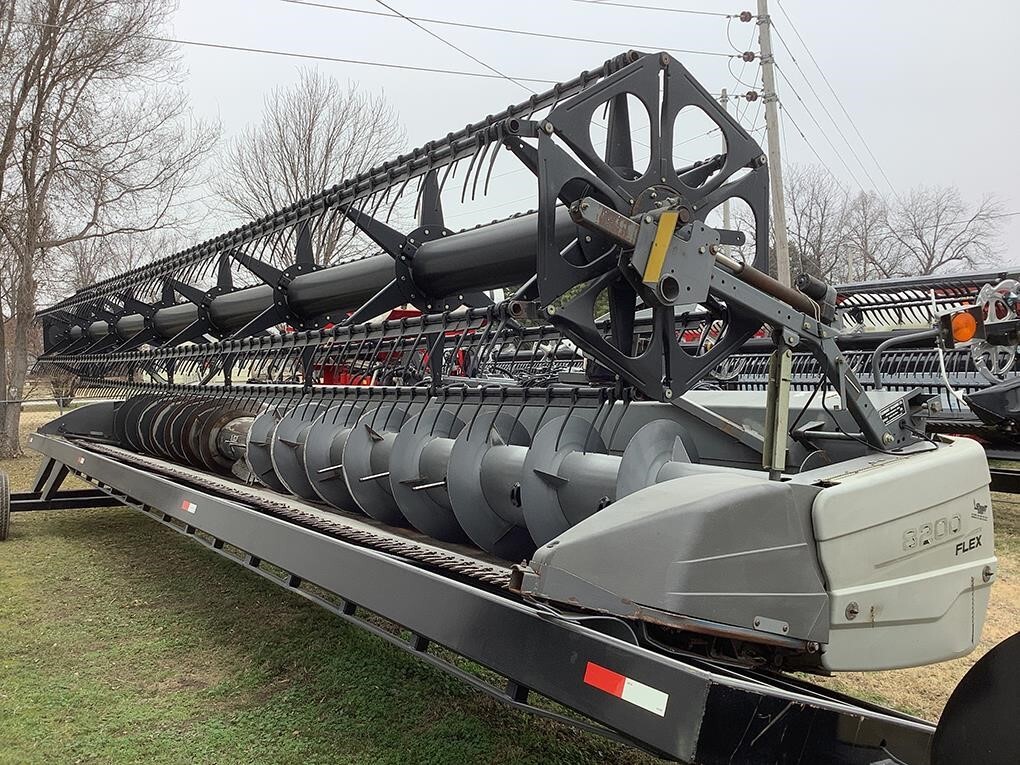 2009 Gleaner 8200 Platform