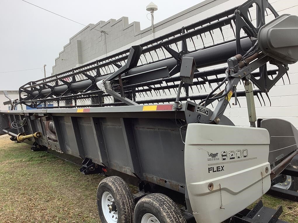 2009 Gleaner 8200 Platform