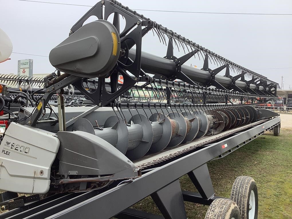 2009 Gleaner 8200 Platform