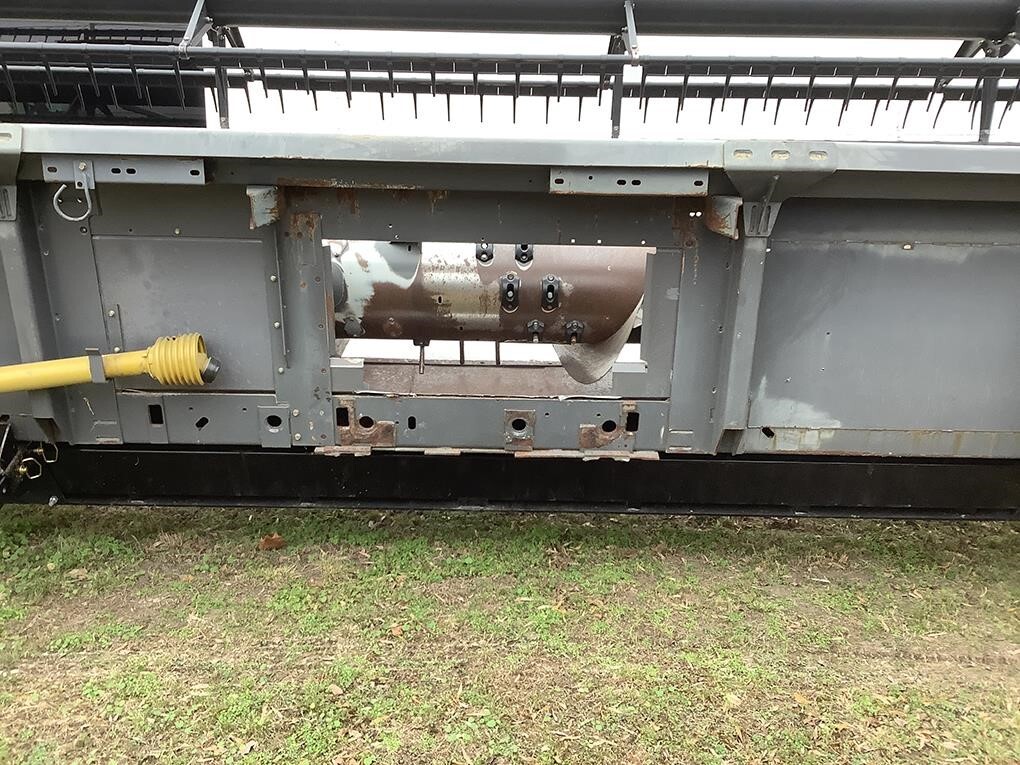 2009 Gleaner 8200 Platform