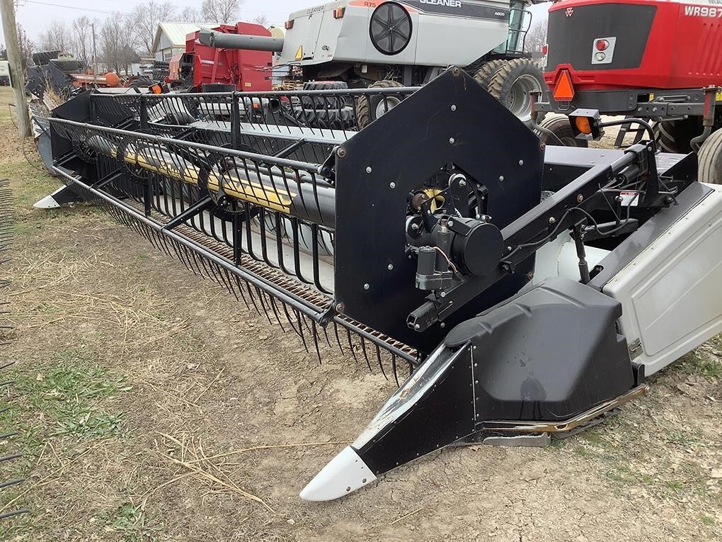 2005 Gleaner 8000 Platform