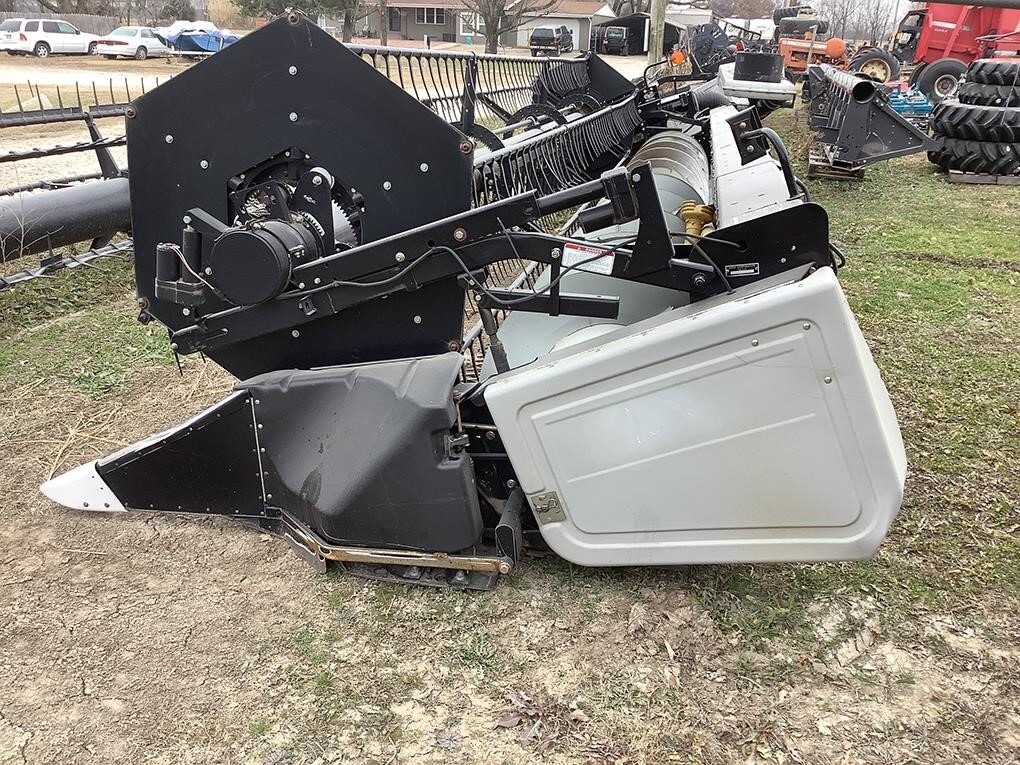 2005 Gleaner 8000 Platform