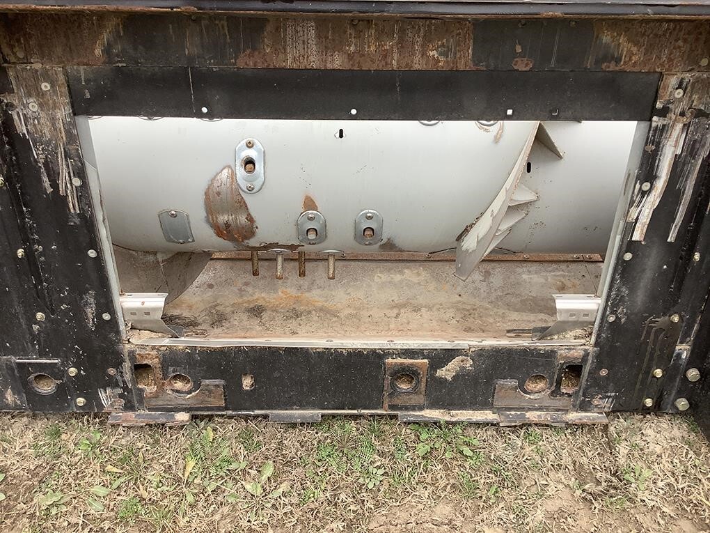 2005 Gleaner 8000 Platform