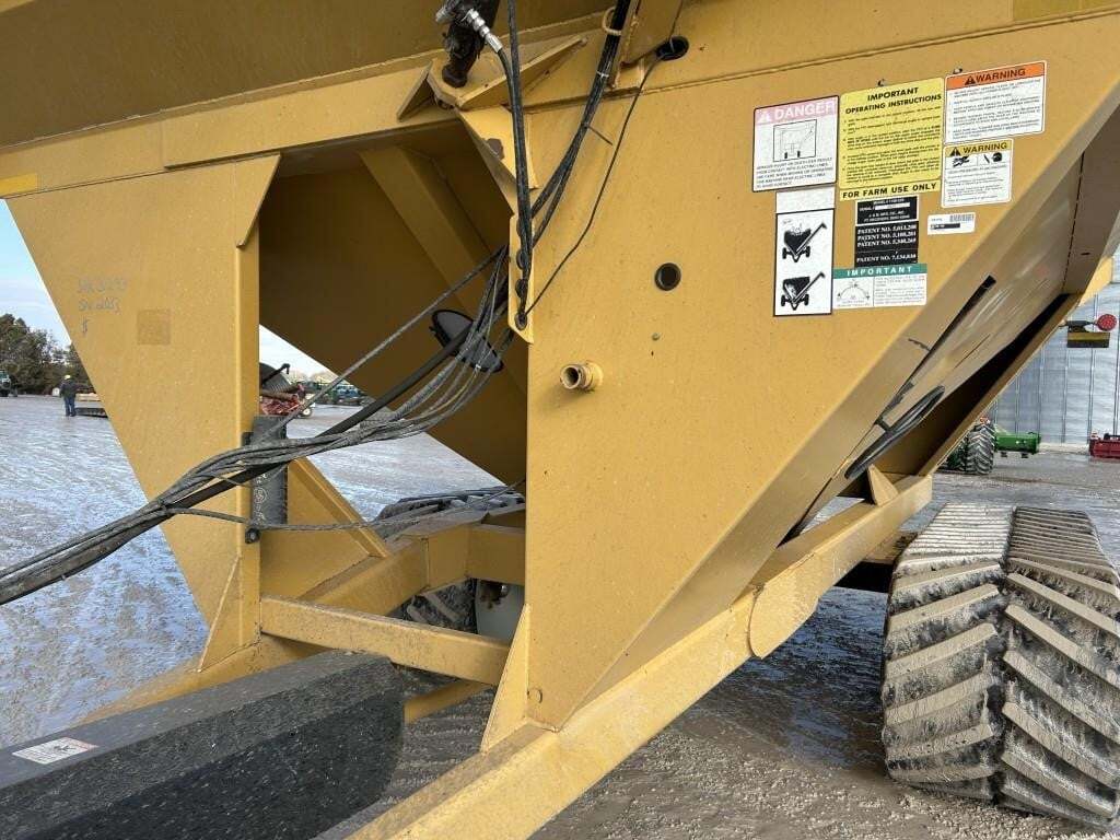  J&M 1150-22S Grain Cart
