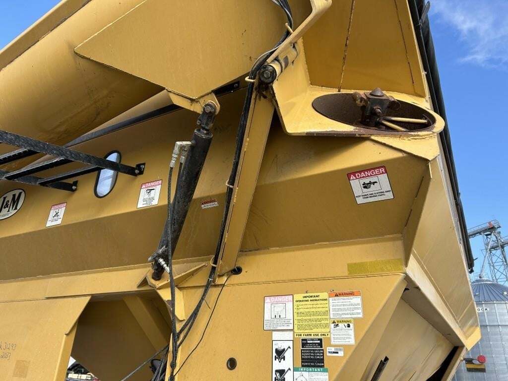  J&M 1150-22S Grain Cart