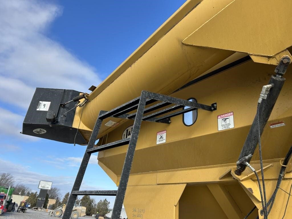  J&M 1150-22S Grain Cart