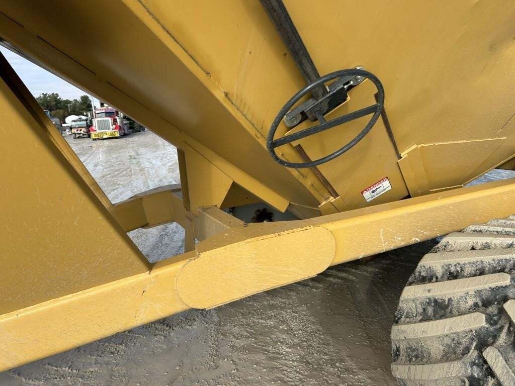  J&M 1150-22S Grain Cart