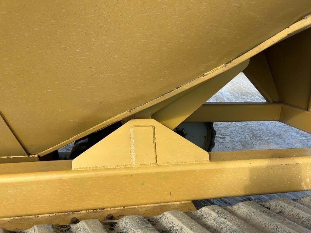  J&M 1150-22S Grain Cart