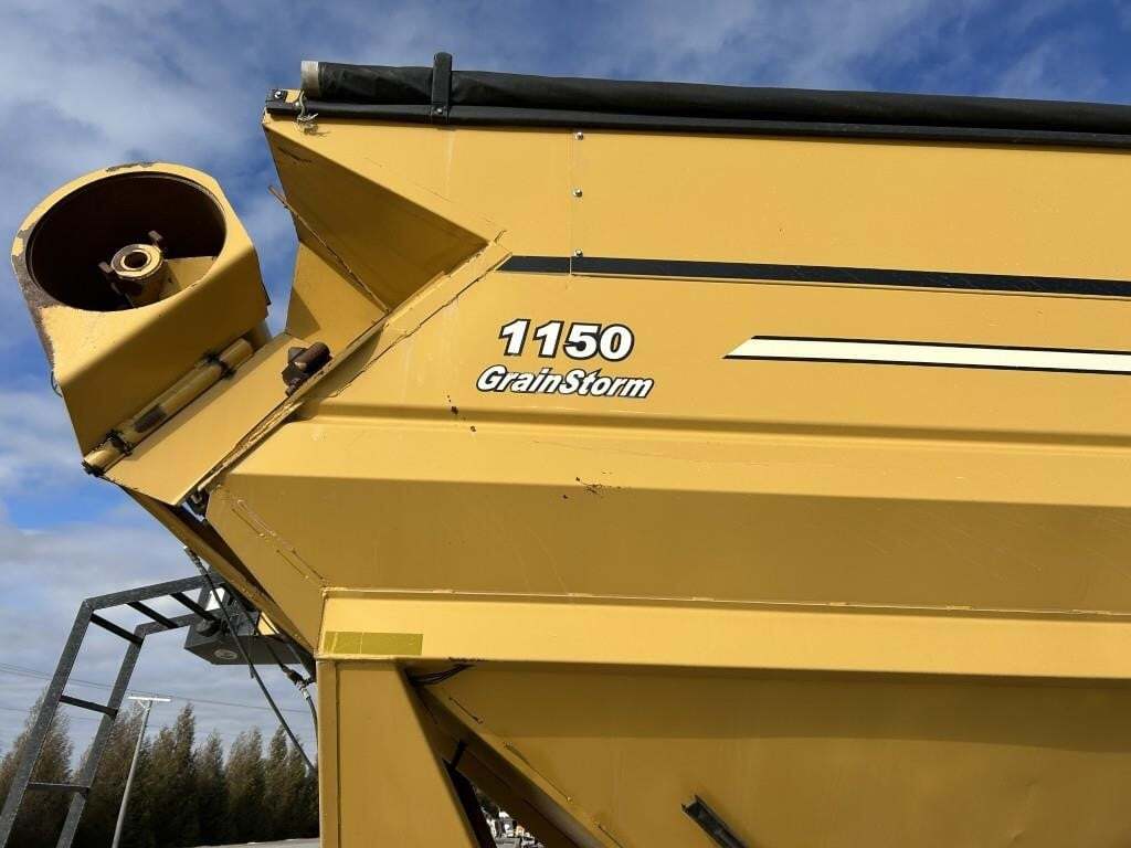  J&M 1150-22S Grain Cart