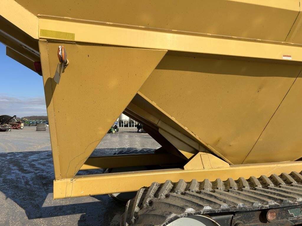  J&M 1150-22S Grain Cart