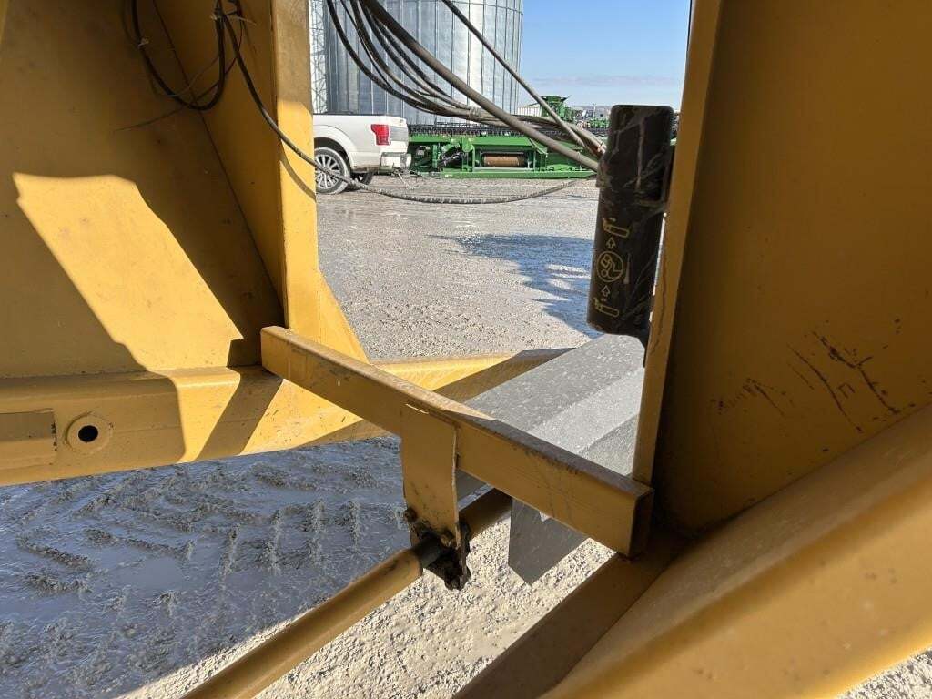  J&M 1150-22S Grain Cart