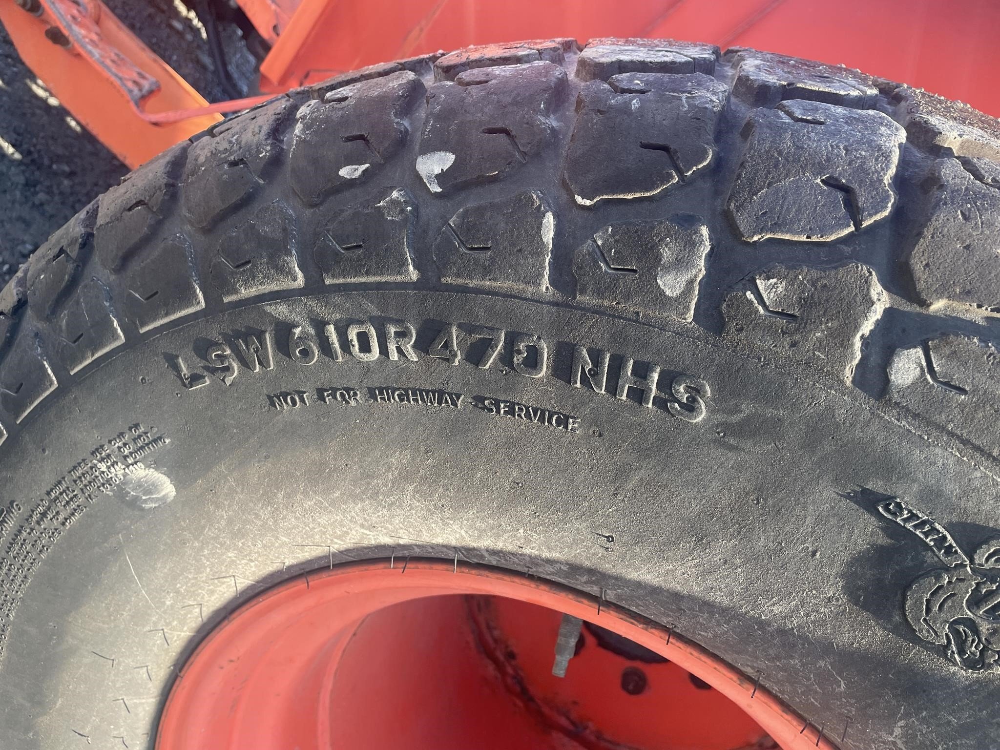  Kubota MX5800 Tractor